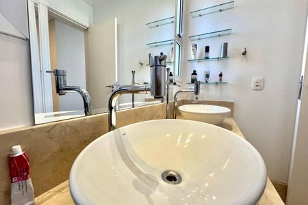 Apartamento à venda com 217m², 4 quartos e 2 vagasBanheiro da Suíte 1