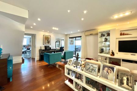 Apartamento à venda com 217m², 4 quartos e 2 vagasSala