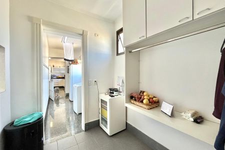 Apartamento à venda com 217m², 4 quartos e 2 vagasQuarto de Serviço