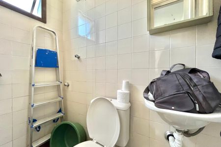 Apartamento à venda com 217m², 4 quartos e 2 vagasBanheiro de Serviço