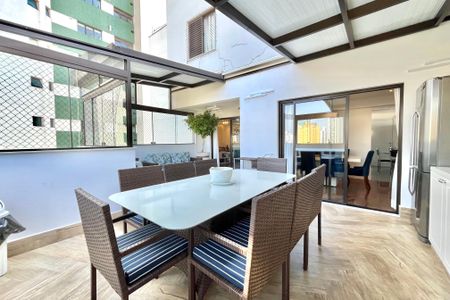 Apartamento à venda com 217m², 4 quartos e 2 vagasVaranda da Sala