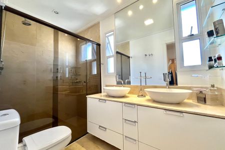 Apartamento à venda com 217m², 4 quartos e 2 vagasBanheiro da Suíte 1