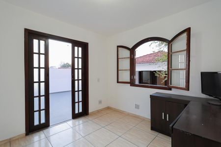 Casa à venda com 256m², 6 quartos e 3 vagasEscritório