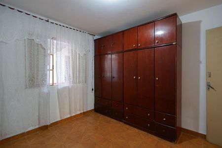 Casa à venda com 256m², 6 quartos e 3 vagasQuarto 1