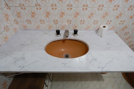 Casa à venda com 256m², 6 quartos e 3 vagasBanheiro social