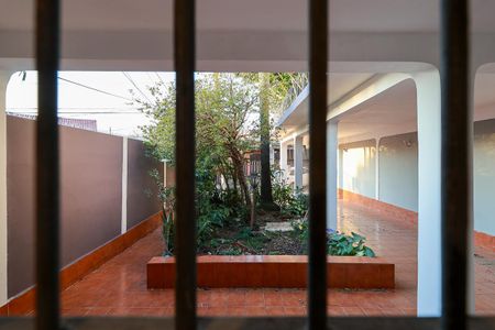 Vista da sala de casa à venda com 6 quartos, 256m² em Parque Sao Domingos, São Paulo