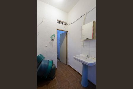 Casa à venda com 256m², 6 quartos e 3 vagasEdícula - Banheiro