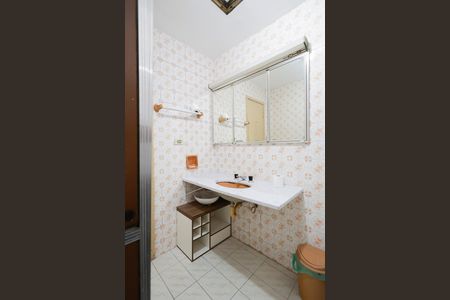 Casa à venda com 256m², 6 quartos e 3 vagasBanheiro social