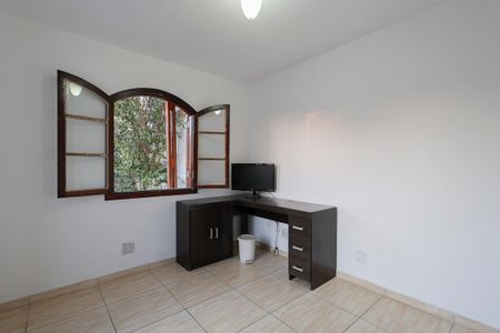 Casa à venda com 256m², 6 quartos e 3 vagasEscritório