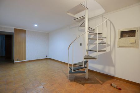 Casa à venda com 256m², 6 quartos e 3 vagasSala