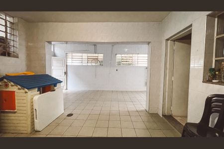 Casa à venda com 200m², 4 quartos e 3 vagas Casa à venda com 200m², 4 quartos e 3 vagasEspaço de Festas