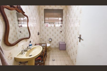 Casa à venda com 200m², 4 quartos e 3 vagas Casa à venda com 200m², 4 quartos e 3 vagasLavabo