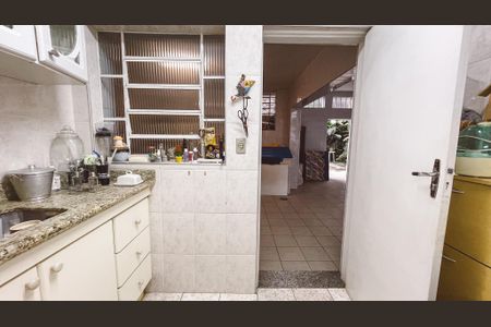 Casa à venda com 200m², 4 quartos e 3 vagas Casa à venda com 200m², 4 quartos e 3 vagasCozinha