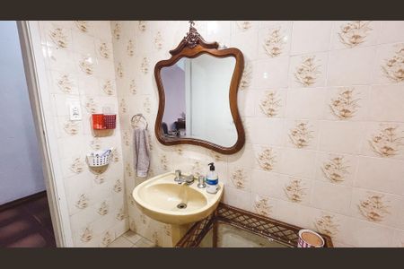 Casa à venda com 200m², 4 quartos e 3 vagas Casa à venda com 200m², 4 quartos e 3 vagasLavabo