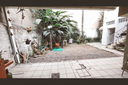 Casa à venda com 200m², 4 quartos e 3 vagas Casa à venda com 200m², 4 quartos e 3 vagasQuintal