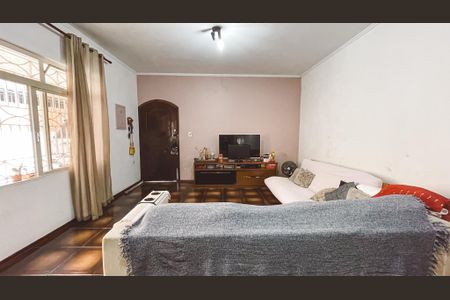 Casa à venda com 200m², 4 quartos e 3 vagas Casa à venda com 200m², 4 quartos e 3 vagasSala