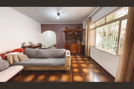 Casa à venda com 200m², 4 quartos e 3 vagas Casa à venda com 200m², 4 quartos e 3 vagasSala