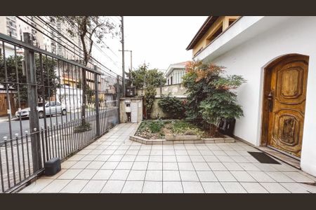 Casa à venda com 200m², 4 quartos e 3 vagas Casa à venda com 200m², 4 quartos e 3 vagasGaragem