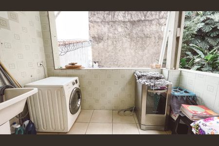 Casa à venda com 200m², 4 quartos e 3 vagas Casa à venda com 200m², 4 quartos e 3 vagasÁrea de Serviço