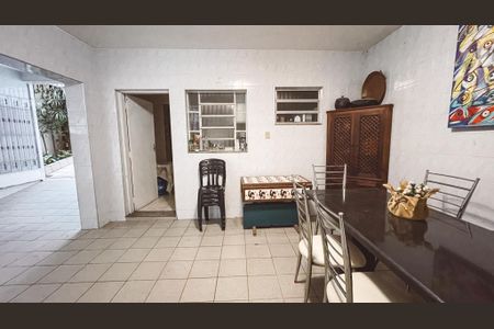 Casa à venda com 200m², 4 quartos e 3 vagas Casa à venda com 200m², 4 quartos e 3 vagasEspaço de Festas