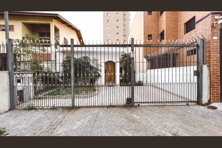 Casa à venda com 200m², 4 quartos e 3 vagas Casa à venda com 200m², 4 quartos e 3 vagasFachada