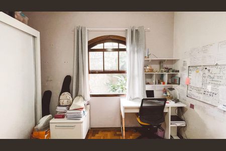 Casa à venda com 200m², 4 quartos e 3 vagas Casa à venda com 200m², 4 quartos e 3 vagasQuarto 1