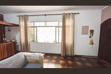 Casa à venda com 200m², 4 quartos e 3 vagas Casa à venda com 200m², 4 quartos e 3 vagasSala