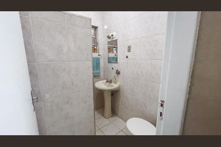 Casa à venda com 200m², 4 quartos e 3 vagas Casa à venda com 200m², 4 quartos e 3 vagasBanheiro