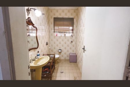 Casa à venda com 200m², 4 quartos e 3 vagas Casa à venda com 200m², 4 quartos e 3 vagasLavabo