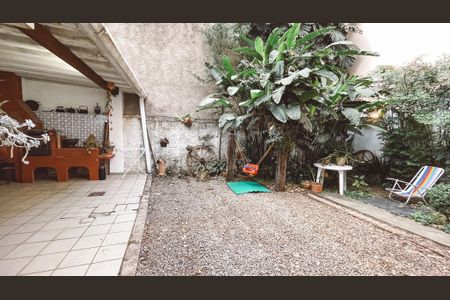 Casa à venda com 200m², 4 quartos e 3 vagas Casa à venda com 200m², 4 quartos e 3 vagasQuintal