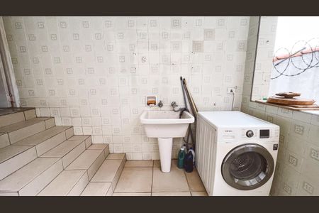 Casa à venda com 200m², 4 quartos e 3 vagas Casa à venda com 200m², 4 quartos e 3 vagasÁrea de Serviço