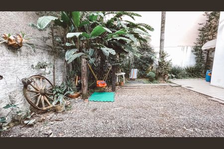 Casa à venda com 200m², 4 quartos e 3 vagas Casa à venda com 200m², 4 quartos e 3 vagasQuintal