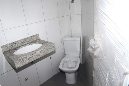 Banheiro de apartamento para alugar com 1 quarto, 31m² em Ouro Minas, Belo Horizonte