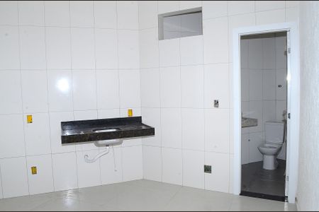 Cozinha de apartamento para alugar com 1 quarto, 31m² em Ouro Minas, Belo Horizonte
