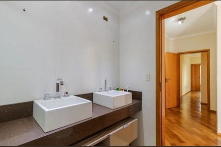 Casa à venda com 200m², 3 quartos e 4 vagasBanheiro