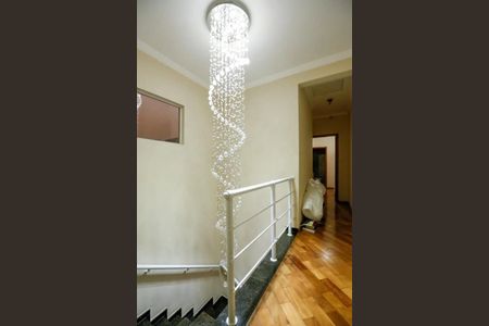 Casa à venda com 200m², 3 quartos e 4 vagasEscada