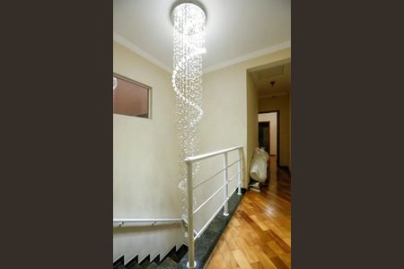 Casa à venda com 200m², 3 quartos e 4 vagasEscada