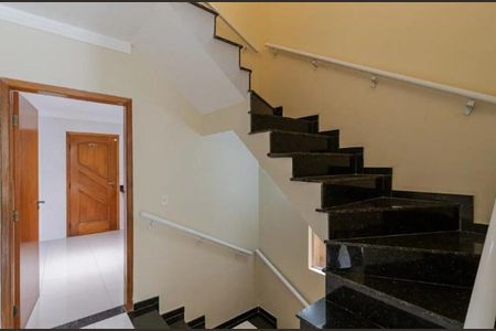 Casa à venda com 200m², 3 quartos e 4 vagasEscada