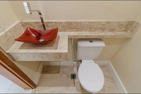 Casa à venda com 200m², 3 quartos e 4 vagasBanheiro