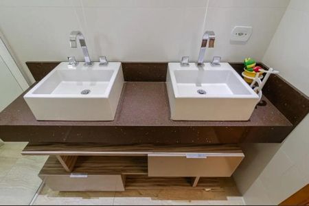 Casa à venda com 200m², 3 quartos e 4 vagasBanheiro