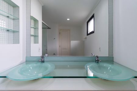 Apartamento à venda com 160m², 3 quartos e 4 vagas Apartamento à venda com 160m², 3 quartos e 4 vagasBanheiro