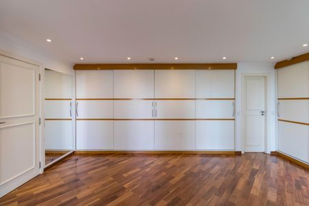 Apartamento à venda com 160m², 3 quartos e 4 vagas Apartamento à venda com 160m², 3 quartos e 4 vagasQuarto 2