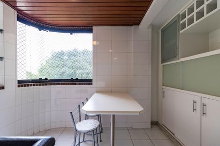 Apartamento à venda com 160m², 3 quartos e 4 vagas Apartamento à venda com 160m², 3 quartos e 4 vagasCozinha