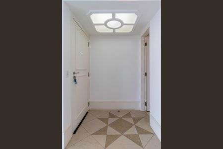 Apartamento à venda com 160m², 3 quartos e 4 vagas Apartamento à venda com 160m², 3 quartos e 4 vagasQuarto de Serviço