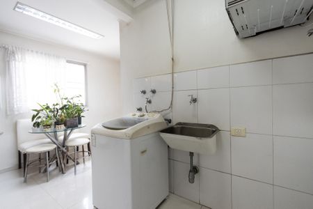 Apartamento à venda com 144m², 4 quartos e 2 vagas Apartamento à venda com 144m², 4 quartos e 2 vagasÁrea de Serviço