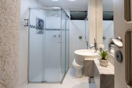 Apartamento à venda com 144m², 4 quartos e 2 vagas Apartamento à venda com 144m², 4 quartos e 2 vagasBanheiro do Corredor