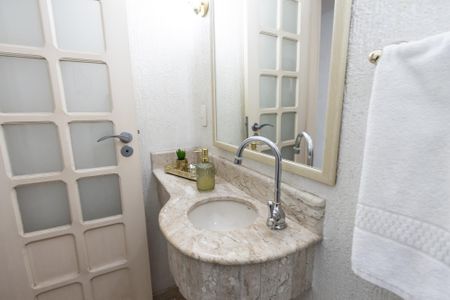 Apartamento à venda com 144m², 4 quartos e 2 vagas Apartamento à venda com 144m², 4 quartos e 2 vagasLavabo