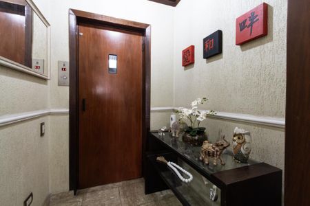 Apartamento à venda com 144m², 4 quartos e 2 vagas Apartamento à venda com 144m², 4 quartos e 2 vagasHall privativo