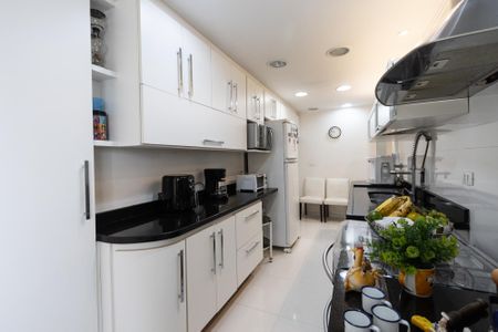 Apartamento à venda com 144m², 4 quartos e 2 vagas Apartamento à venda com 144m², 4 quartos e 2 vagasCozinha