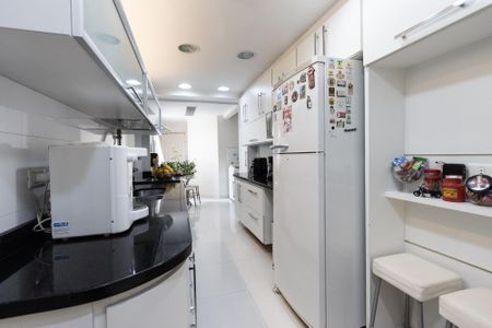 Apartamento à venda com 144m², 4 quartos e 2 vagas Apartamento à venda com 144m², 4 quartos e 2 vagasCozinha
